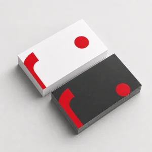 Mockup de tarjetas de visita apiladas en blanco, negro y rojo